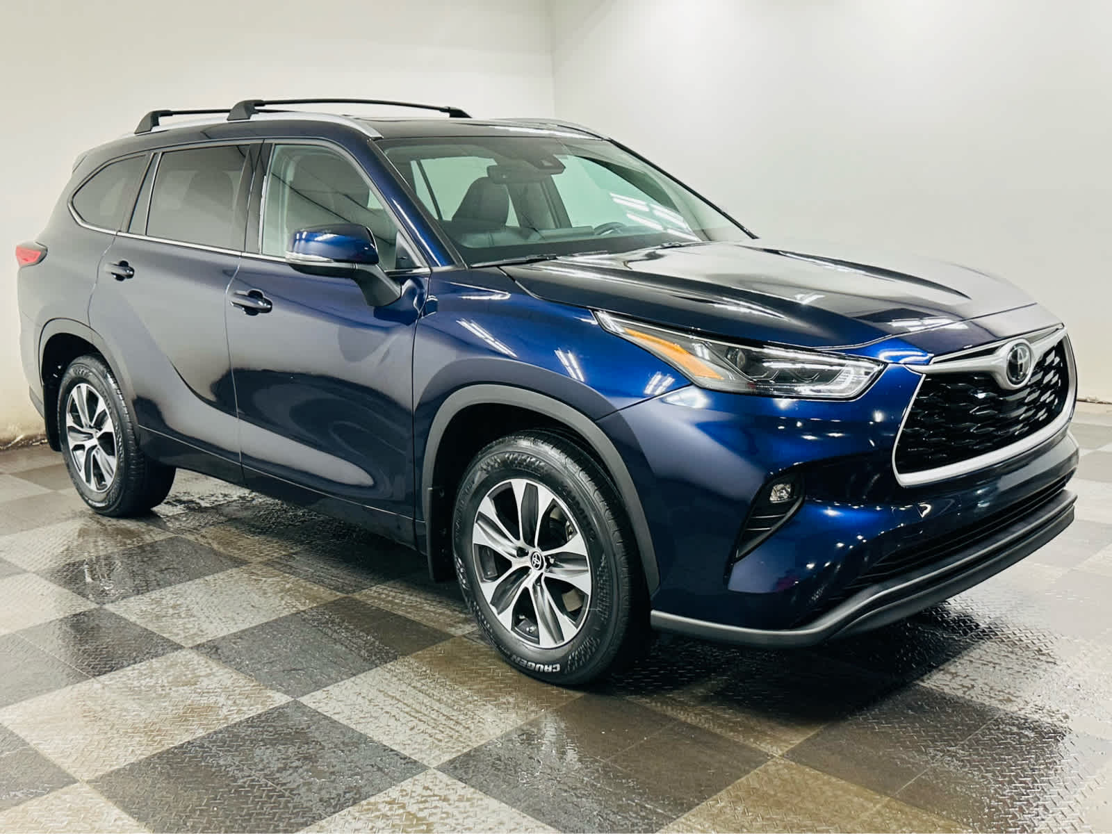 2022 Toyota Highlander XLE photo 3
