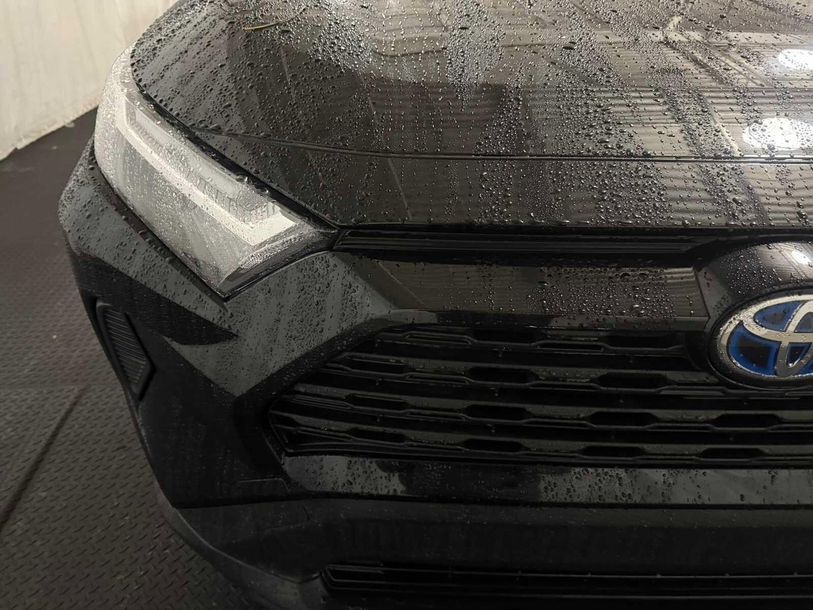 2022 Toyota RAV4 Hybrid XLE photo 3