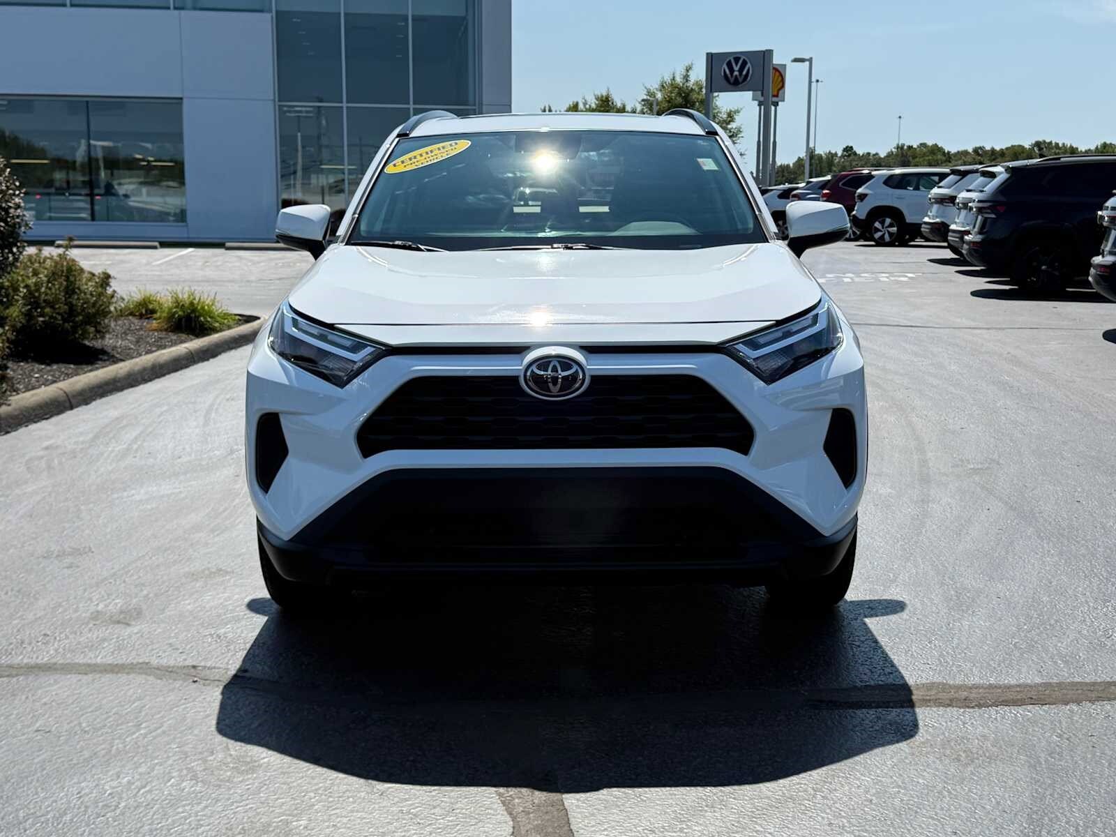2023 Toyota RAV4 XLE photo 2