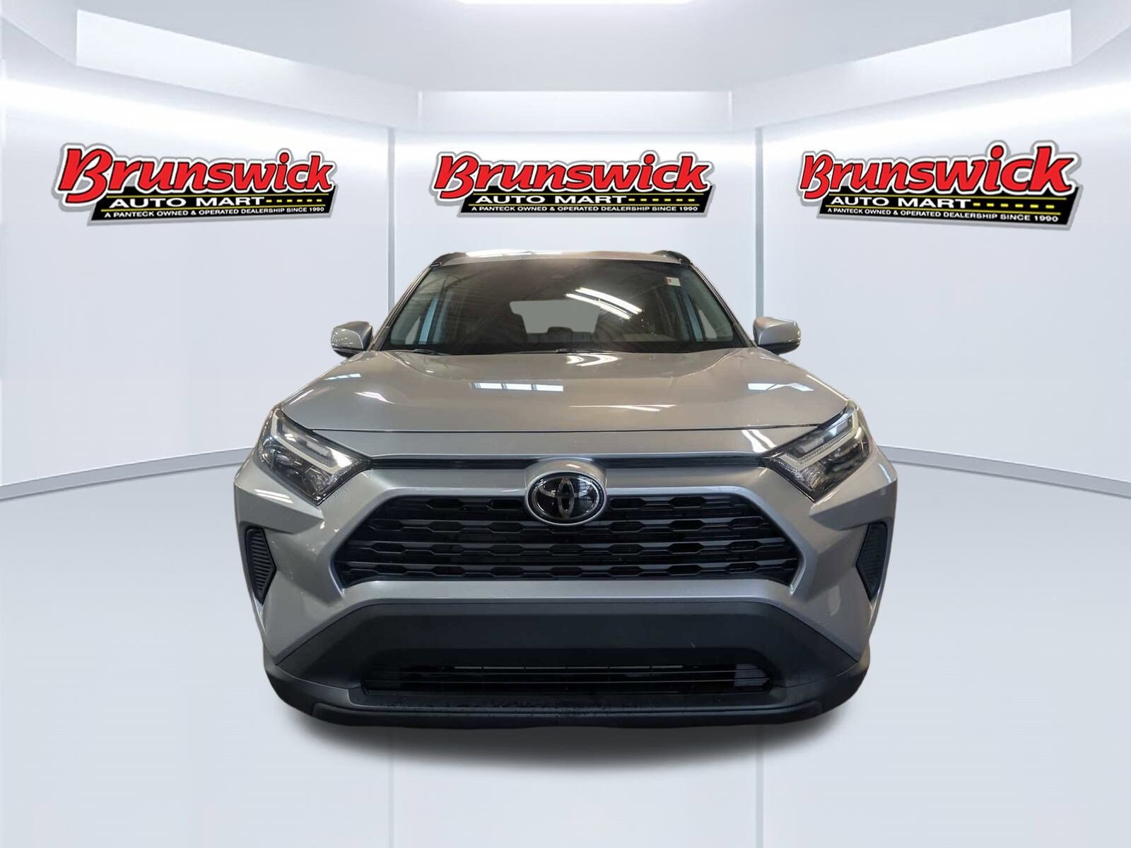 2022 Toyota RAV4 XLE photo 2