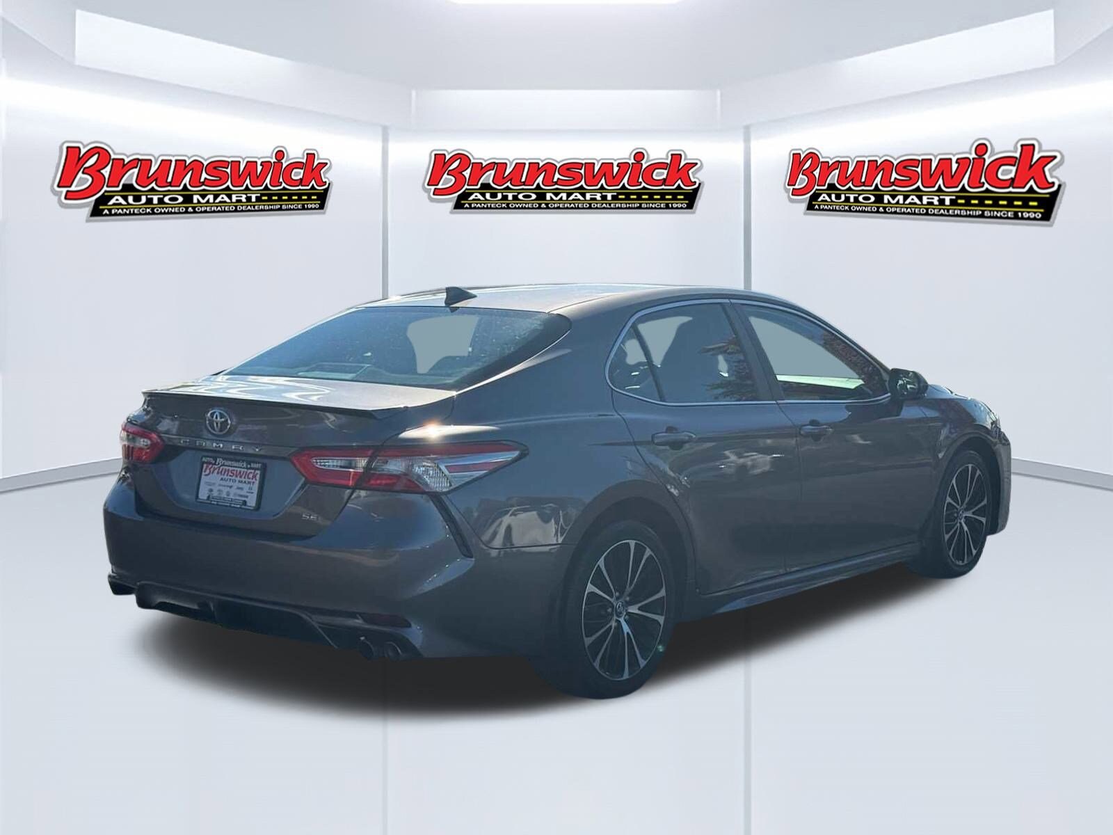 2019 Toyota Camry SE photo 4