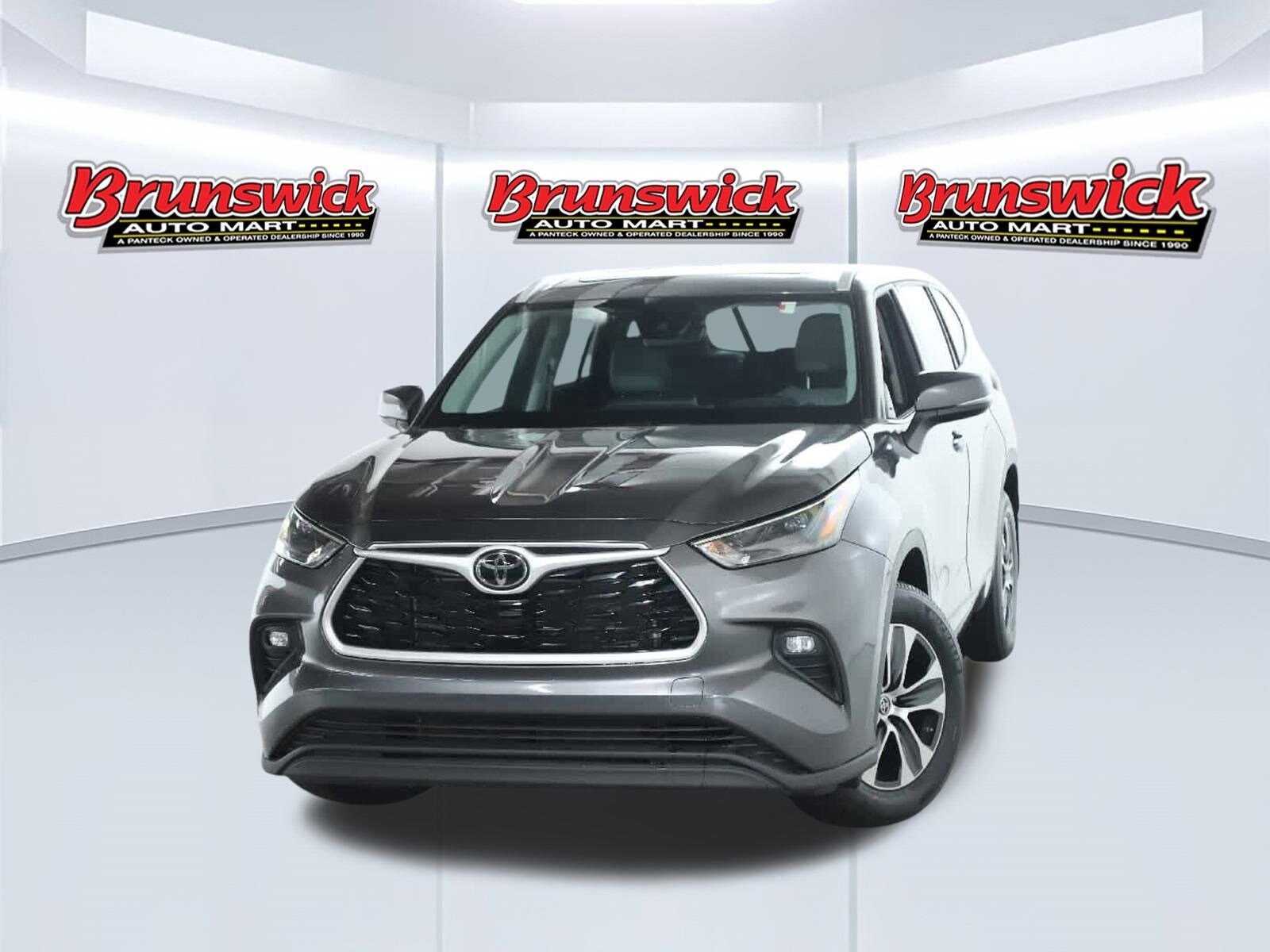 2022 Toyota Highlander XLE photo 3