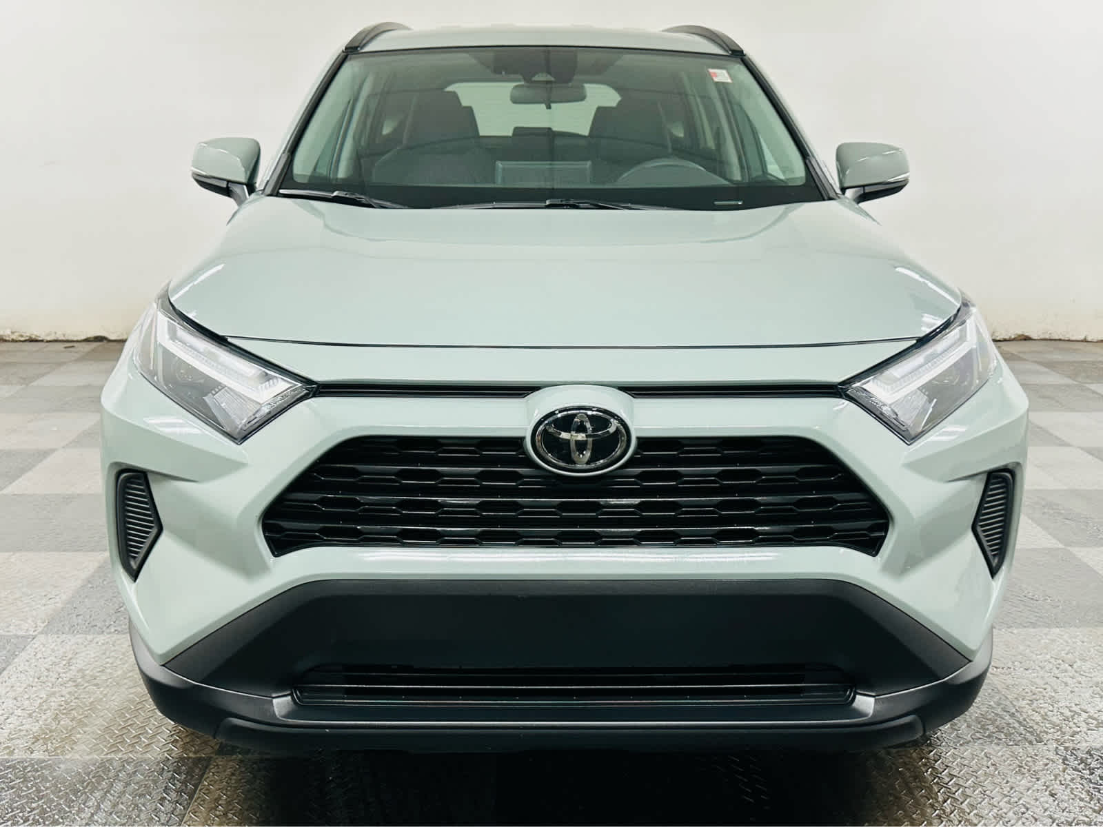 2023 Toyota RAV4 XLE photo 2