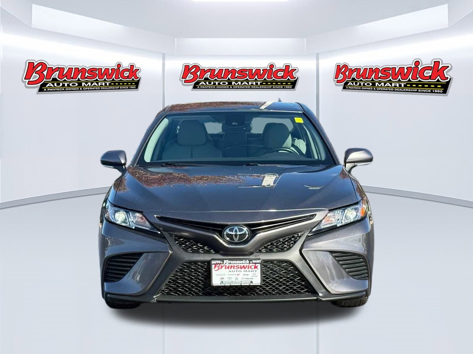 2019 Toyota Camry SE photo 2