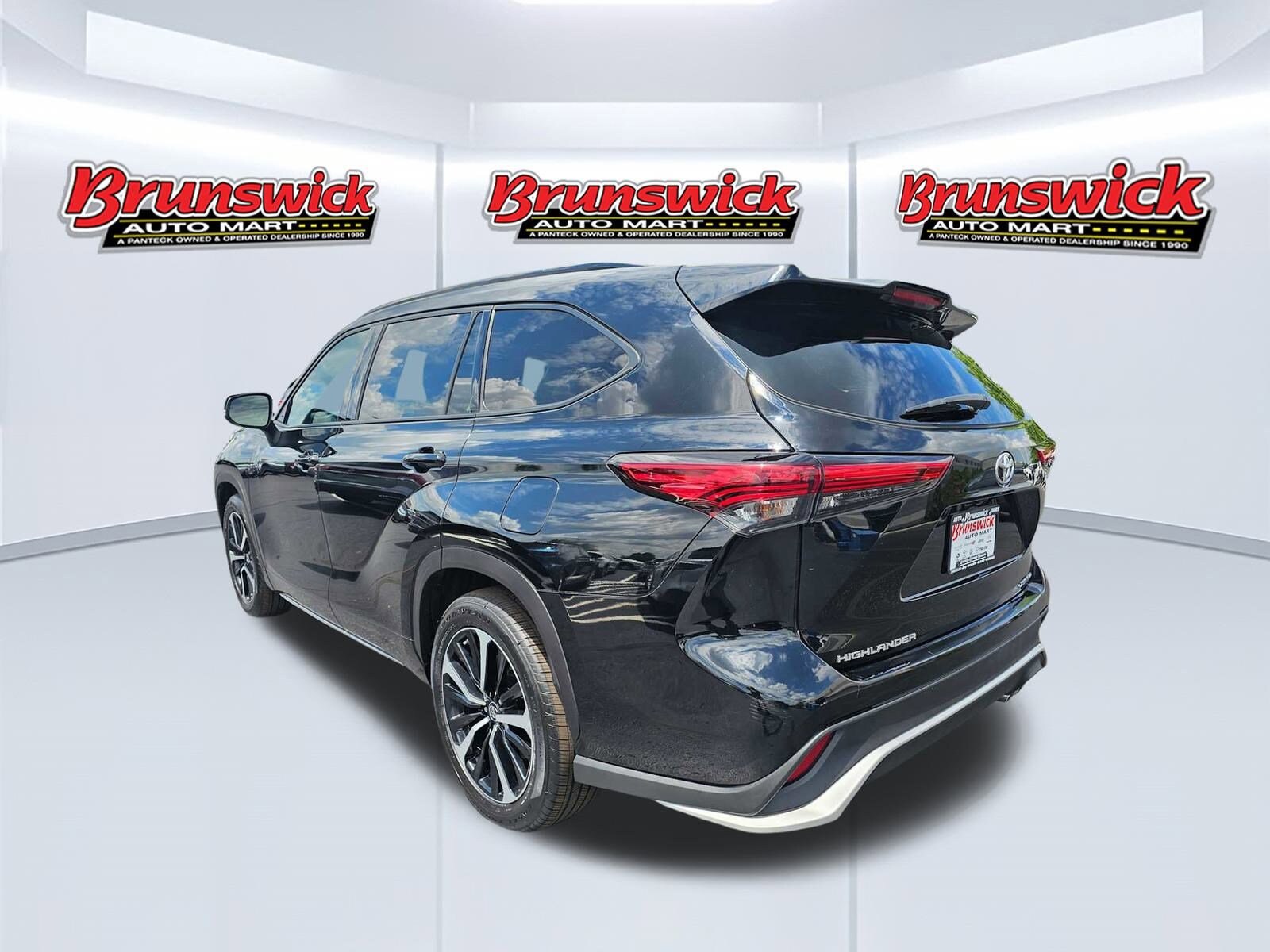 2022 Toyota Highlander XSE photo 3