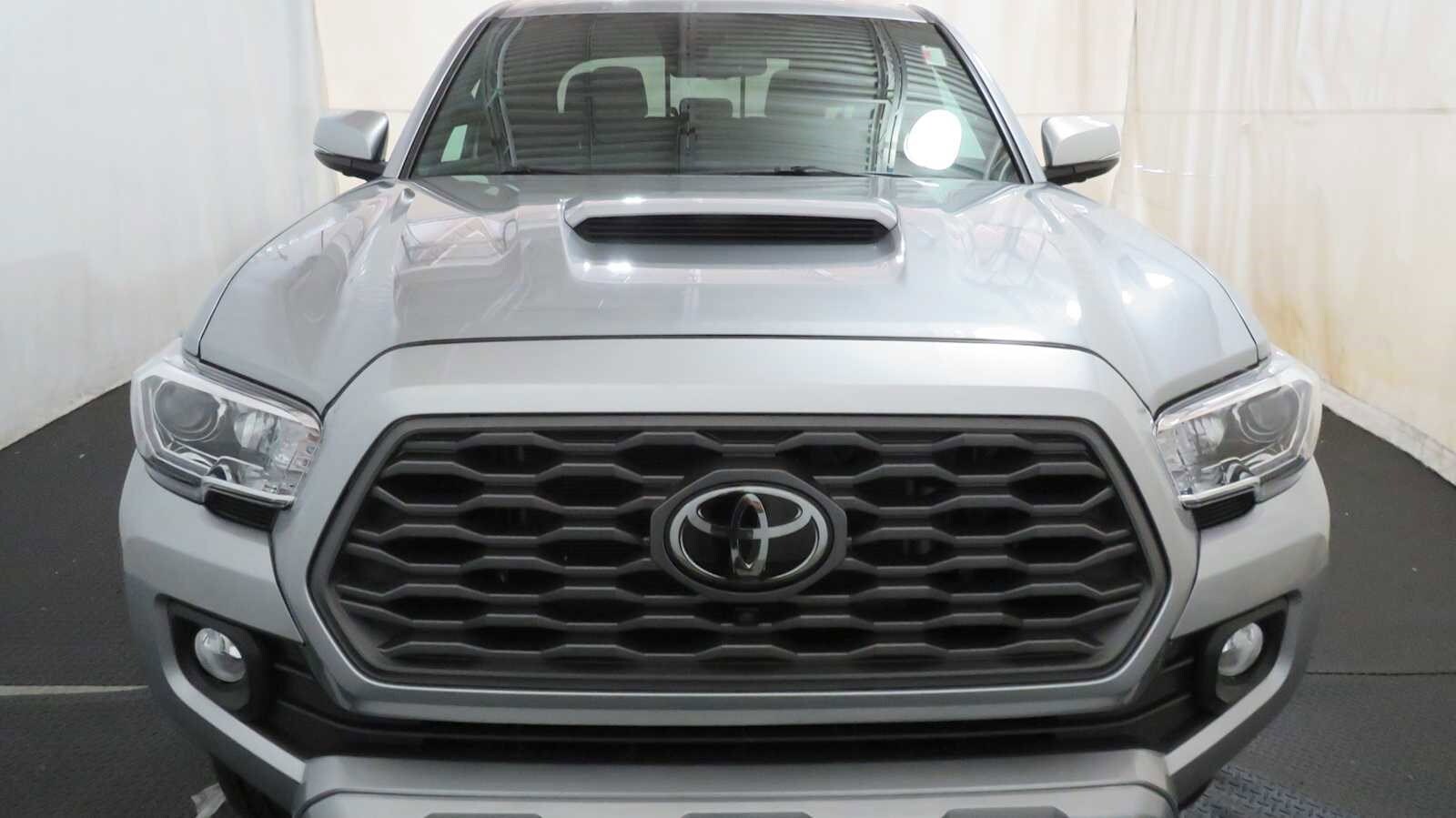 2023 Toyota Tacoma TRD Sport V6 photo 3