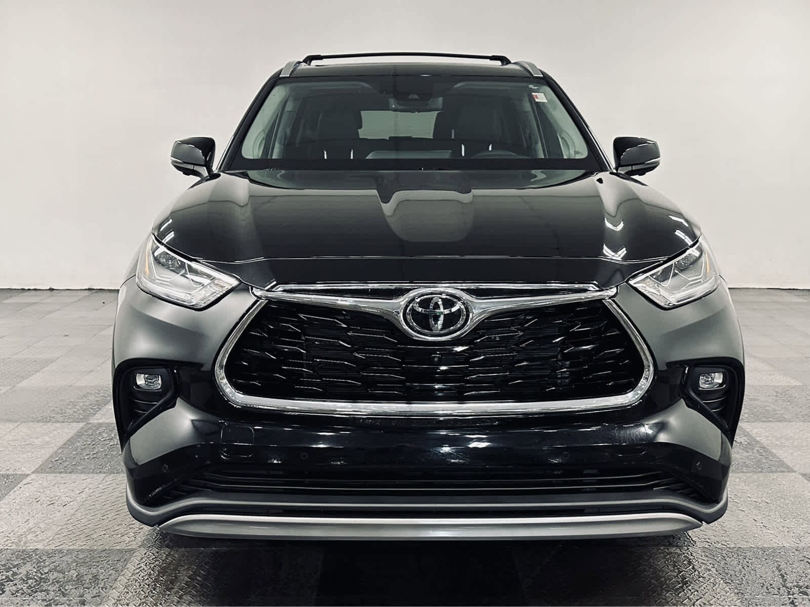 2023 Toyota Highlander Sport photo 2