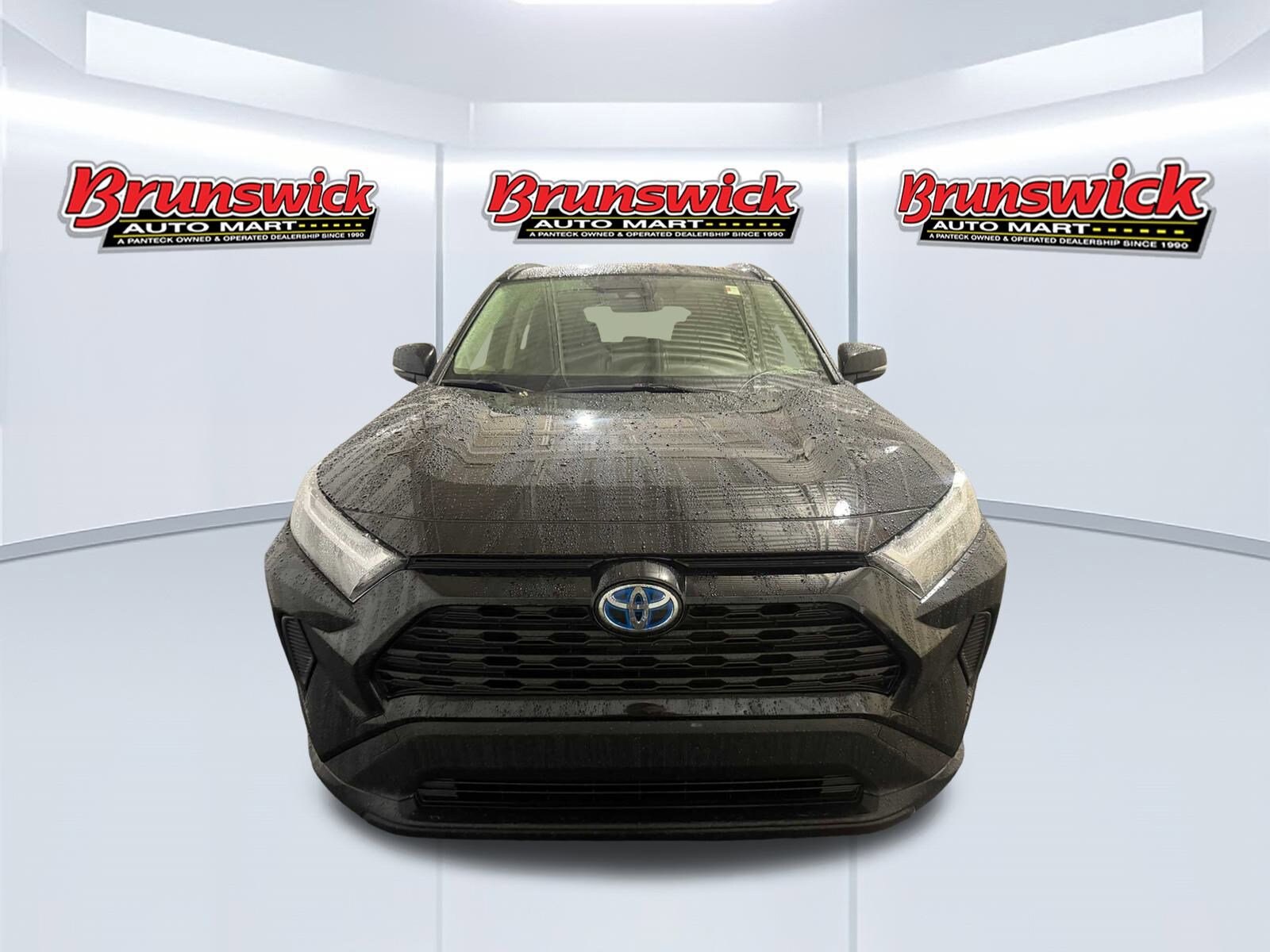 2022 Toyota RAV4 Hybrid XLE photo 2