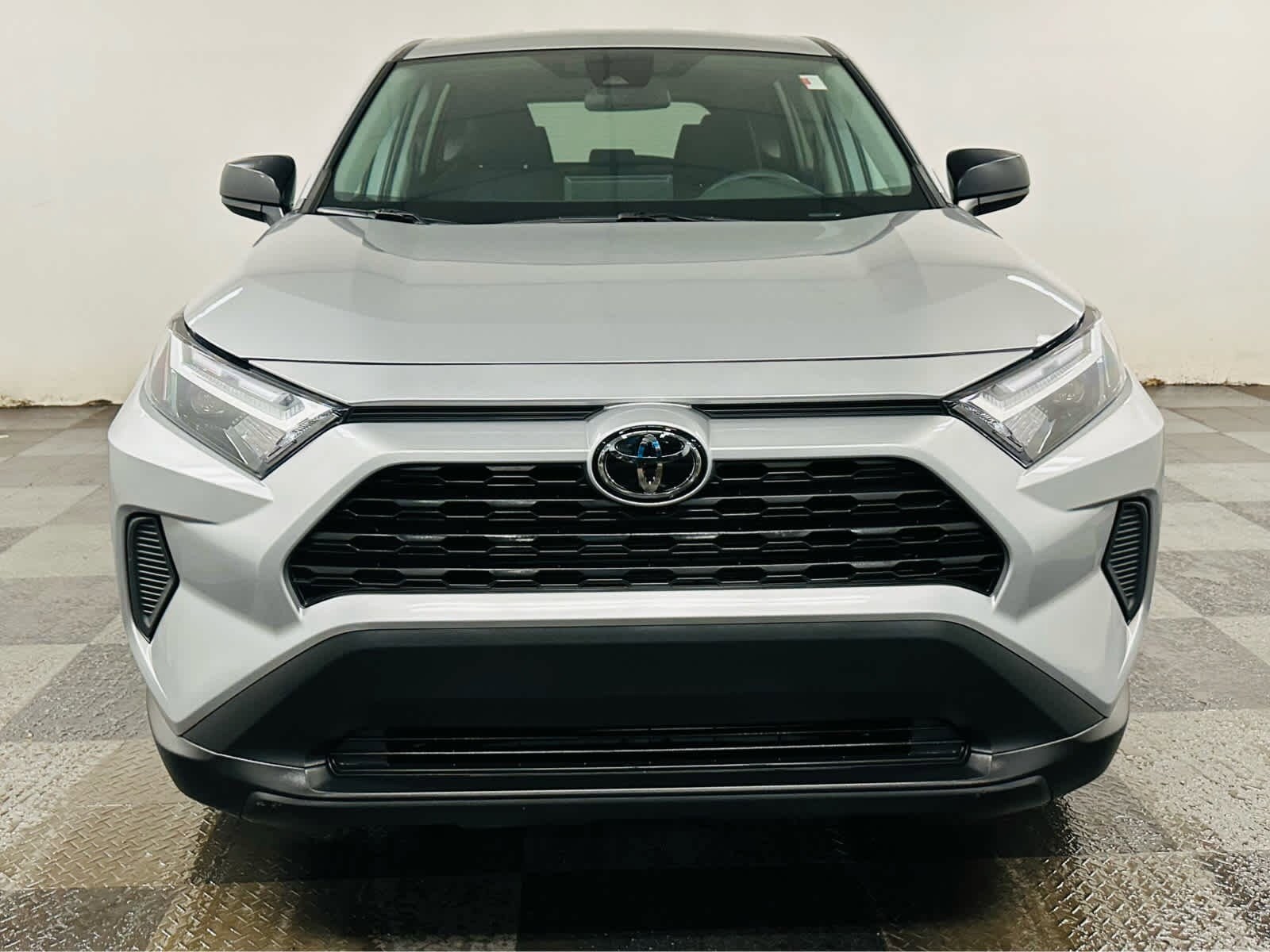 2023 Toyota RAV4 LE photo 2