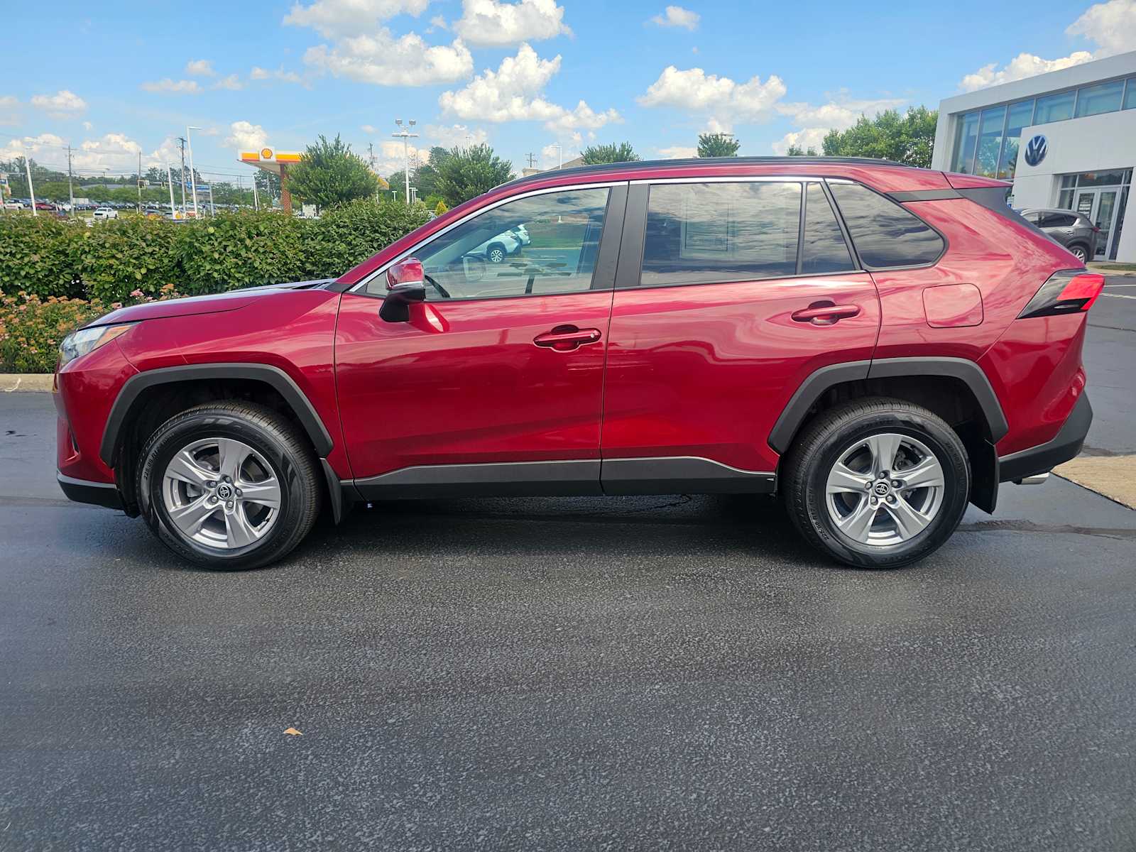 2022 Toyota RAV4 XLE photo 3