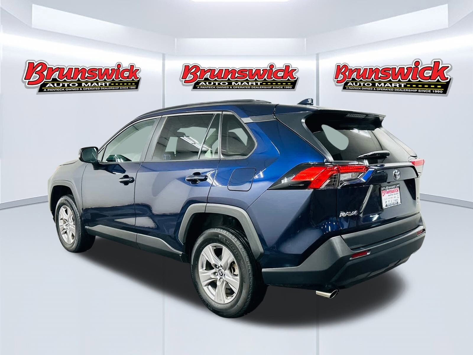 2022 Toyota RAV4 XLE photo 3