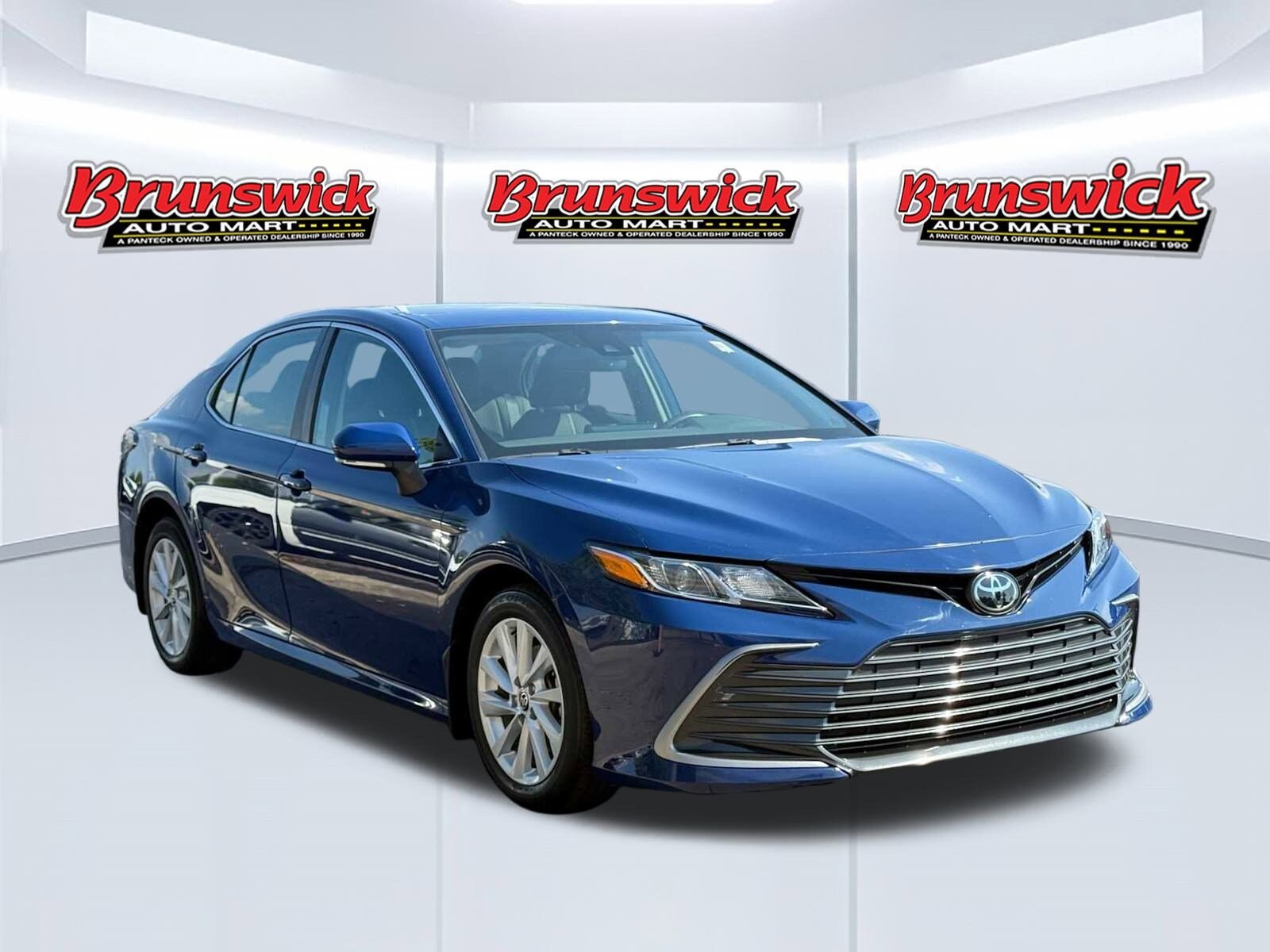 2023 Toyota Camry LE photo 3