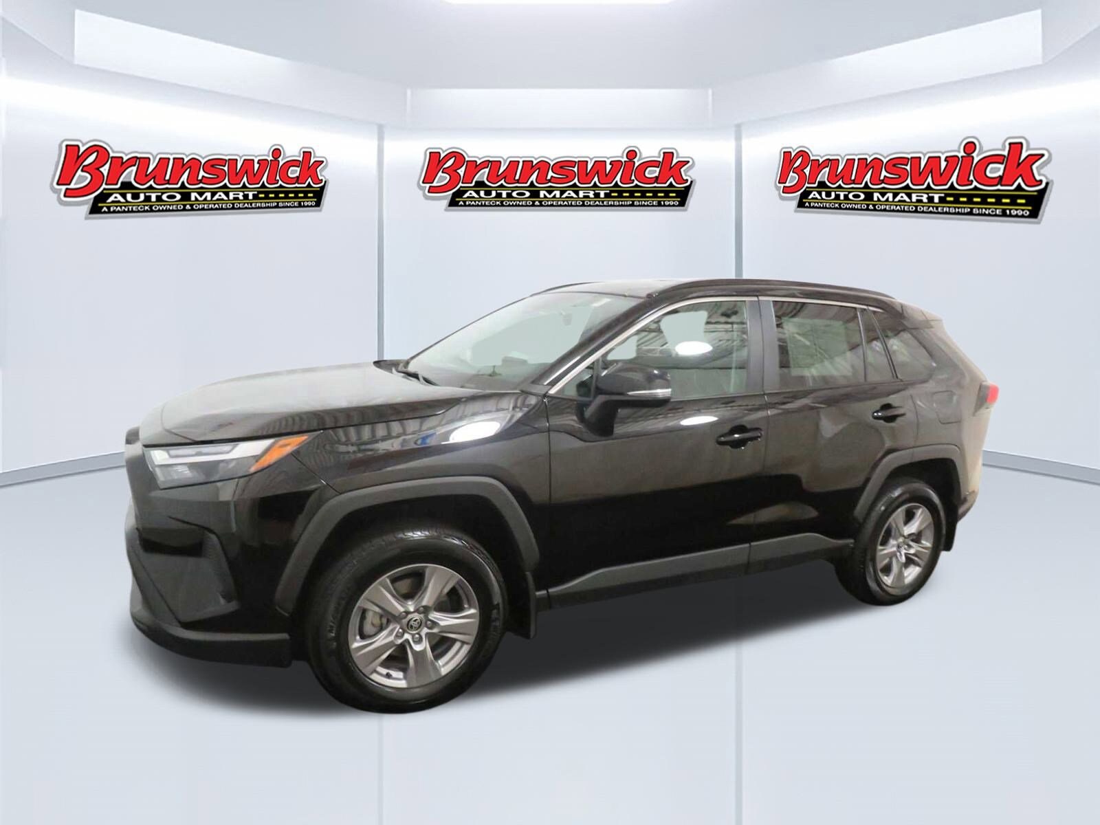 2023 Toyota RAV4 XLE photo 2