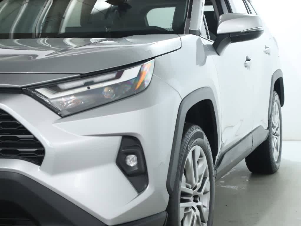 2022 Toyota RAV4 XLE Premium photo 4