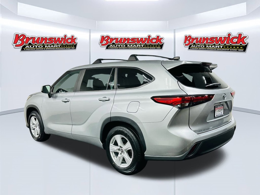 Used 2023 Toyota Highlander LE SUV
