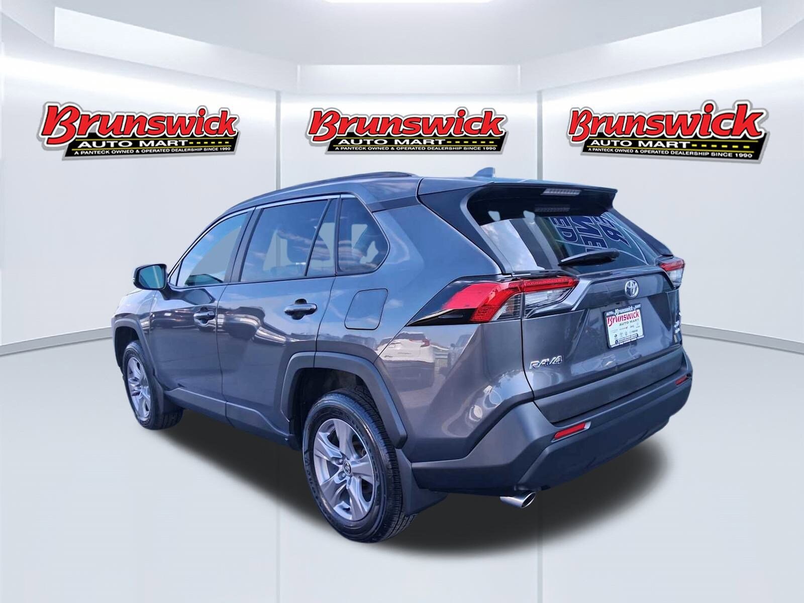 2023 Toyota RAV4 XLE photo 2