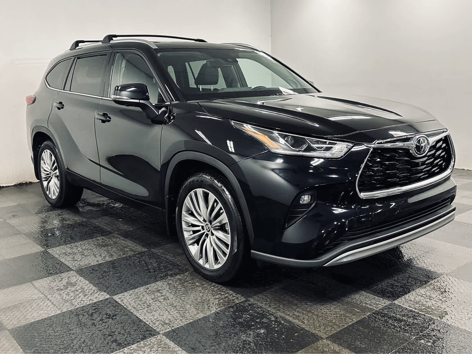 2023 Toyota Highlander Sport photo 3