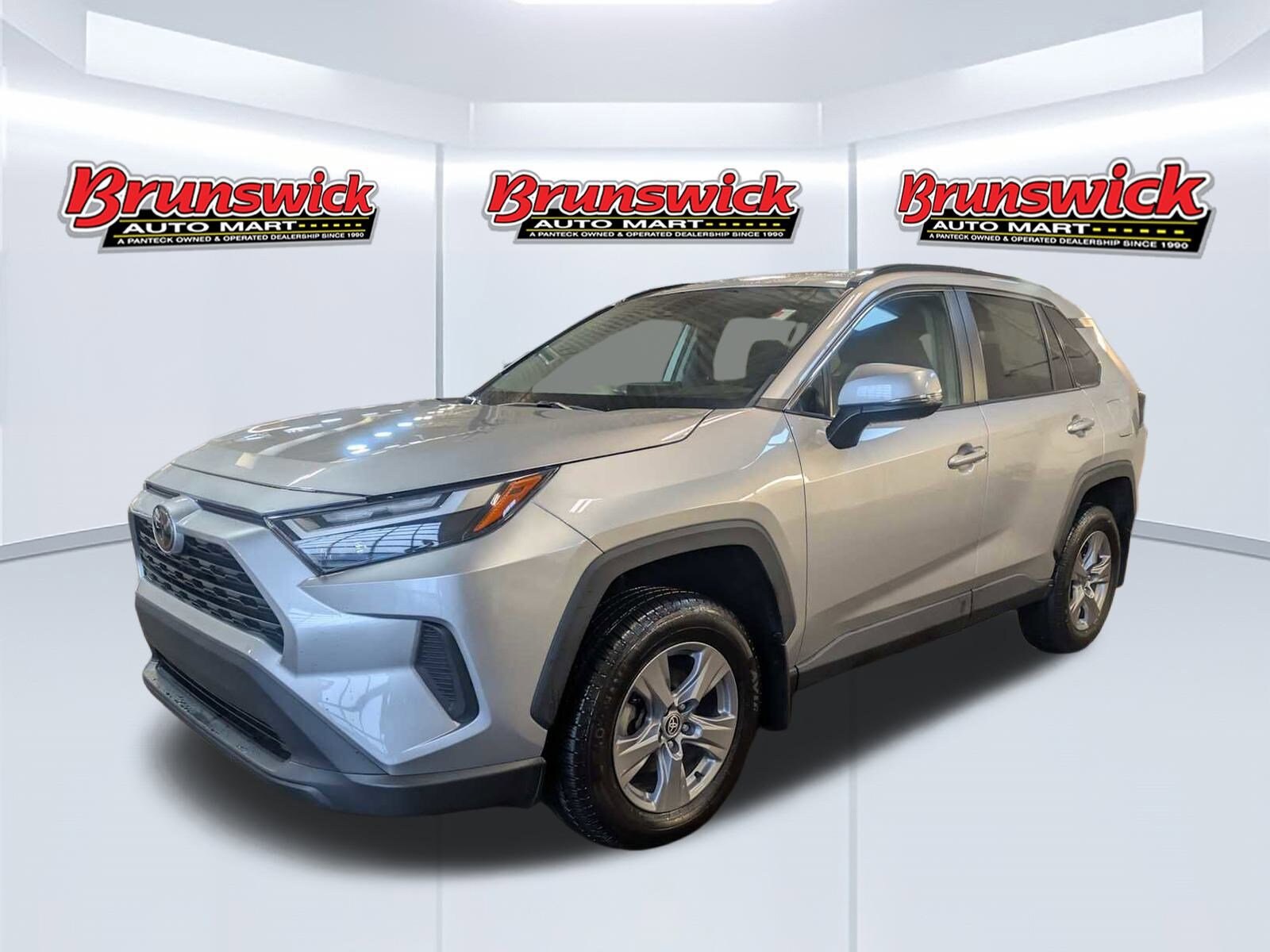 2022 Toyota RAV4 XLE photo 3