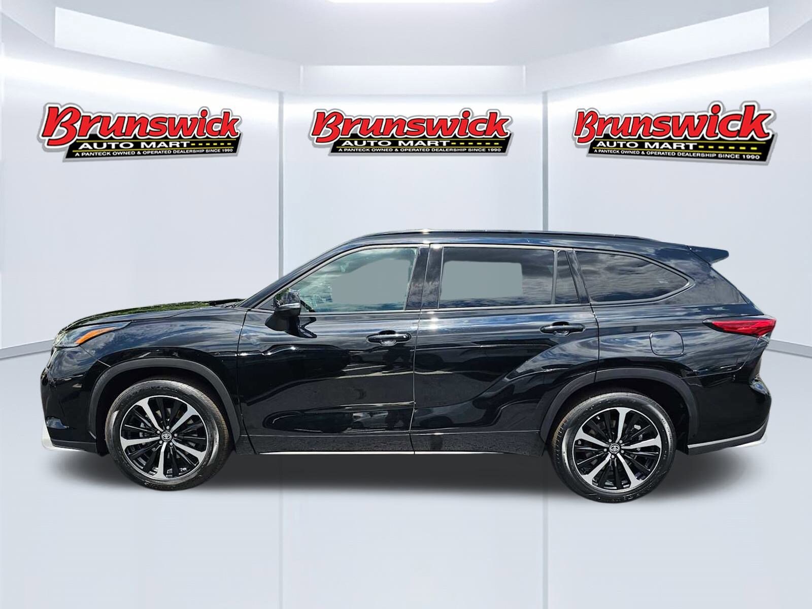 2022 Toyota Highlander XSE photo 2