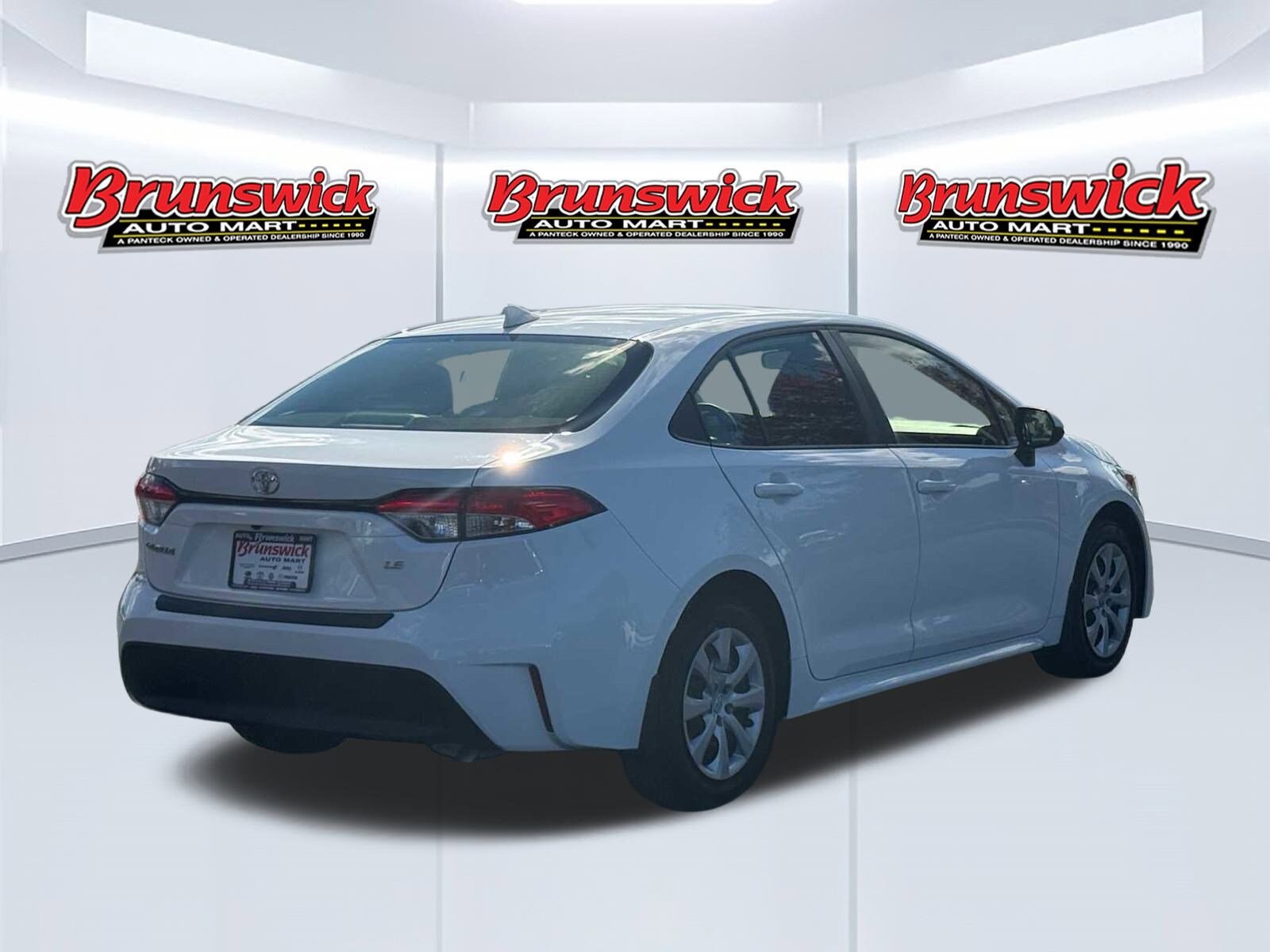 2023 Toyota Corolla LE photo 2
