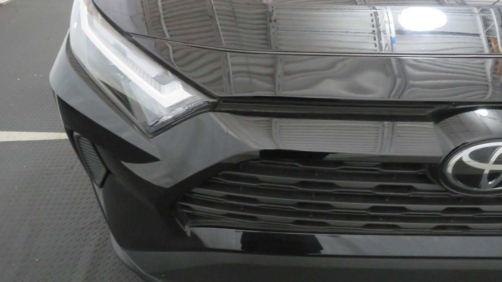2023 Toyota RAV4 LE photo 4