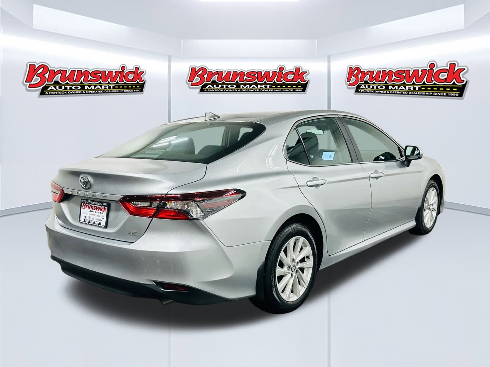 2023 Toyota Camry LE photo 4