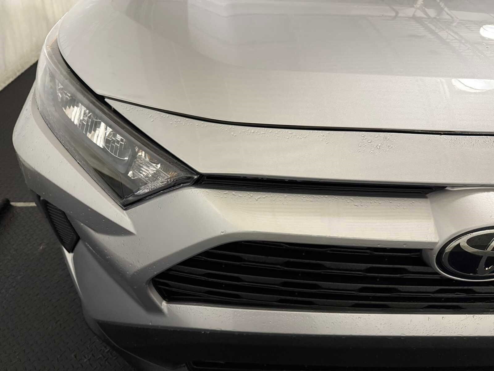 2022 Toyota RAV4 LE photo 2