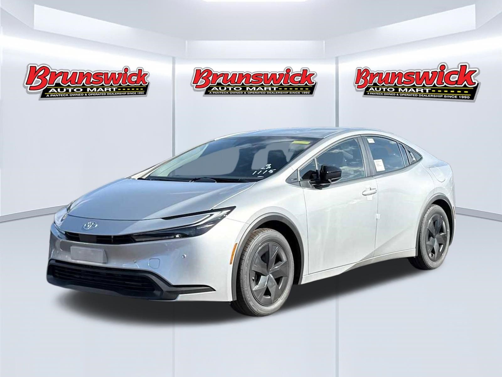 2026 Toyota Prius LE FWD's photo