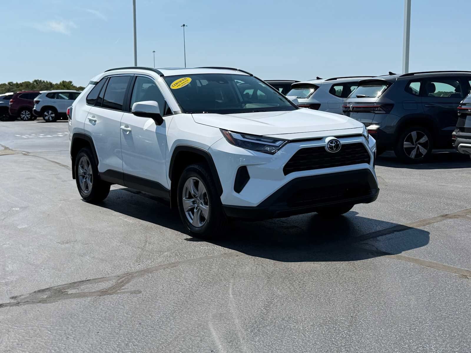 2023 Toyota RAV4 XLE photo 3