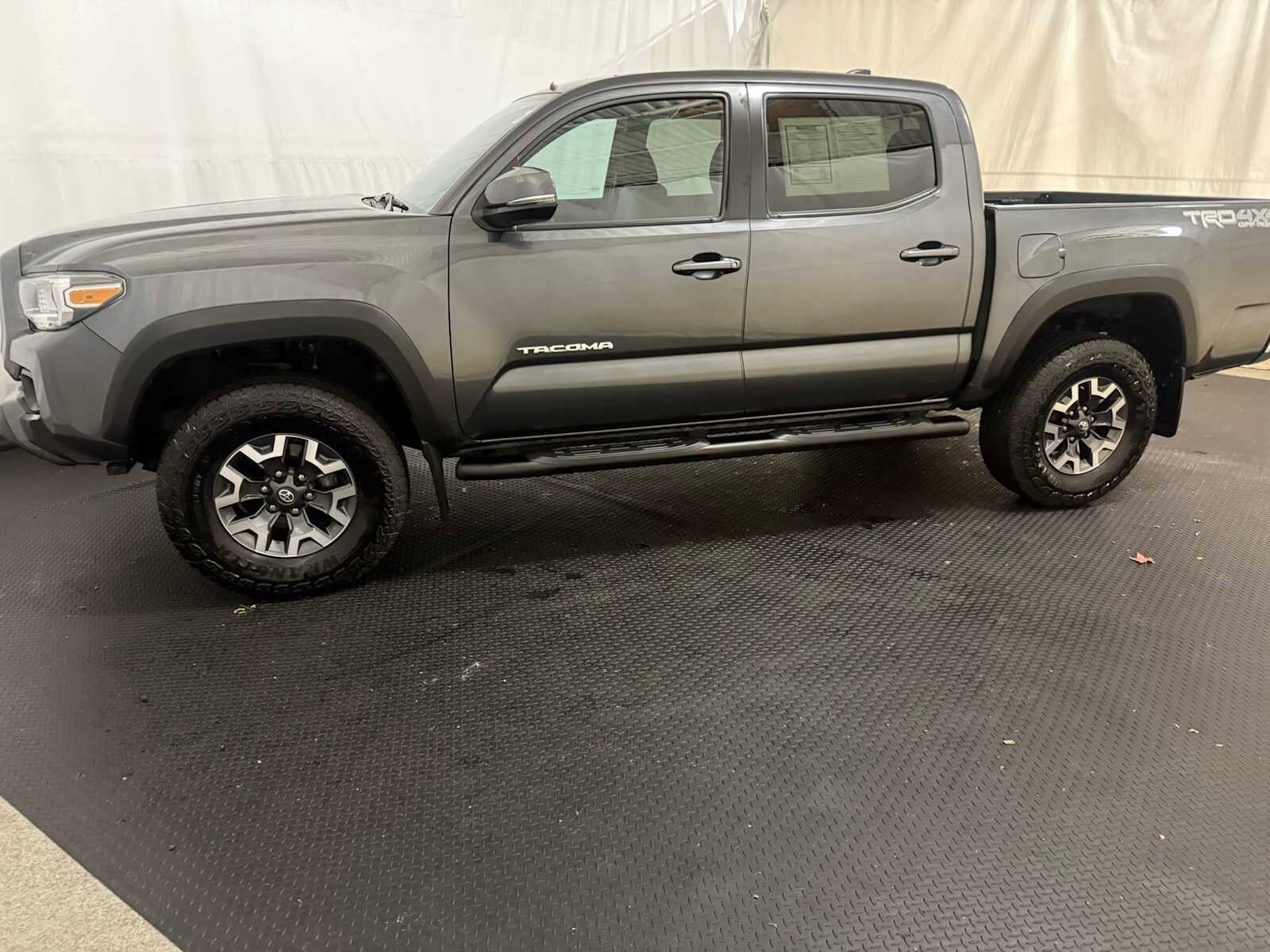 2023 Toyota Tacoma TRD V6 photo 2