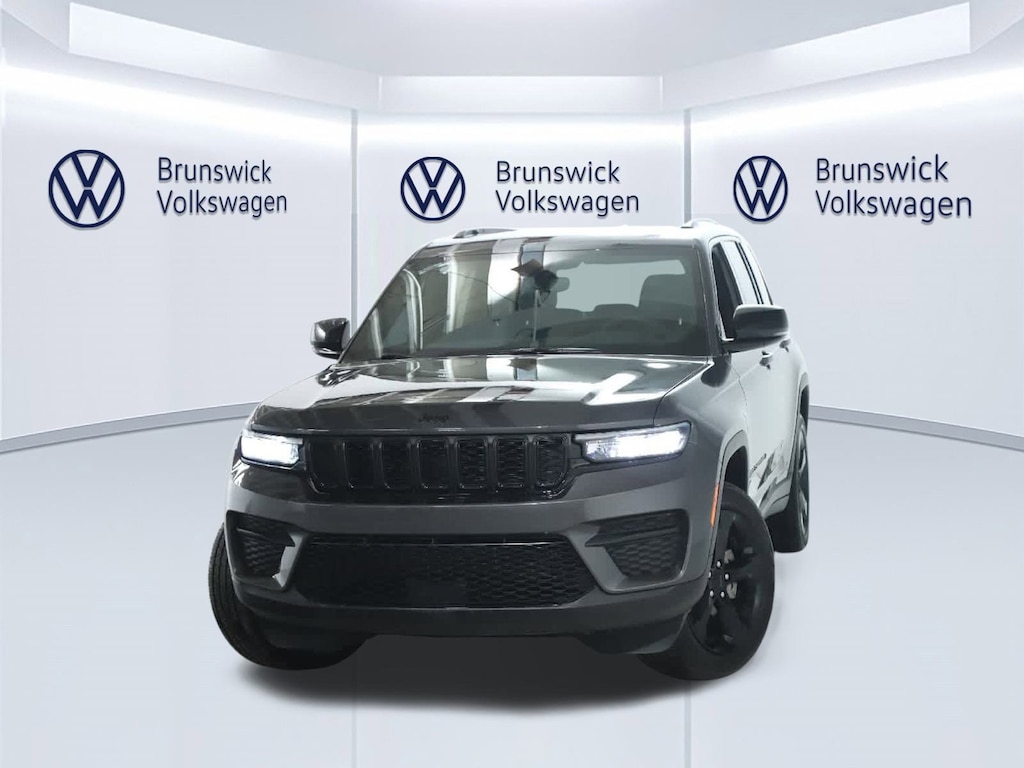 Used 2024 Jeep Grand Cherokee Laredo SUV