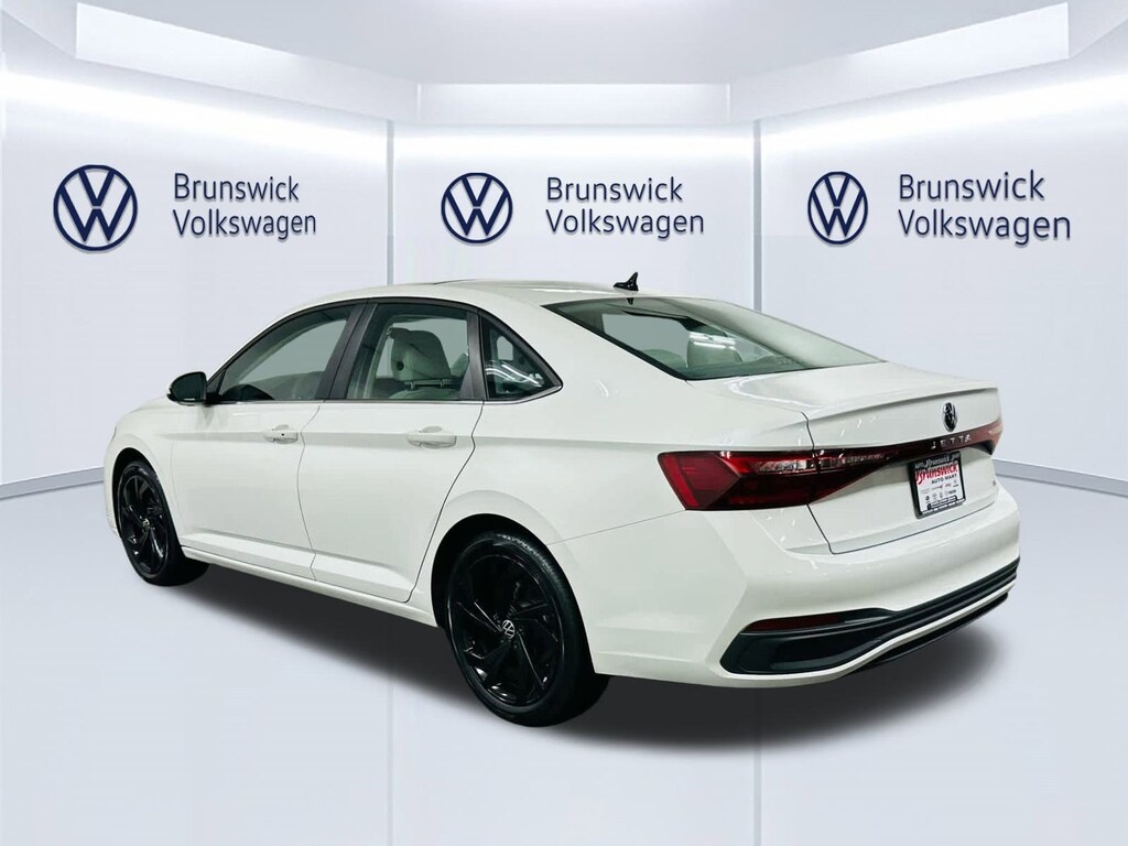 Used 2025 Volkswagen Jetta 1.5T SE Sedan