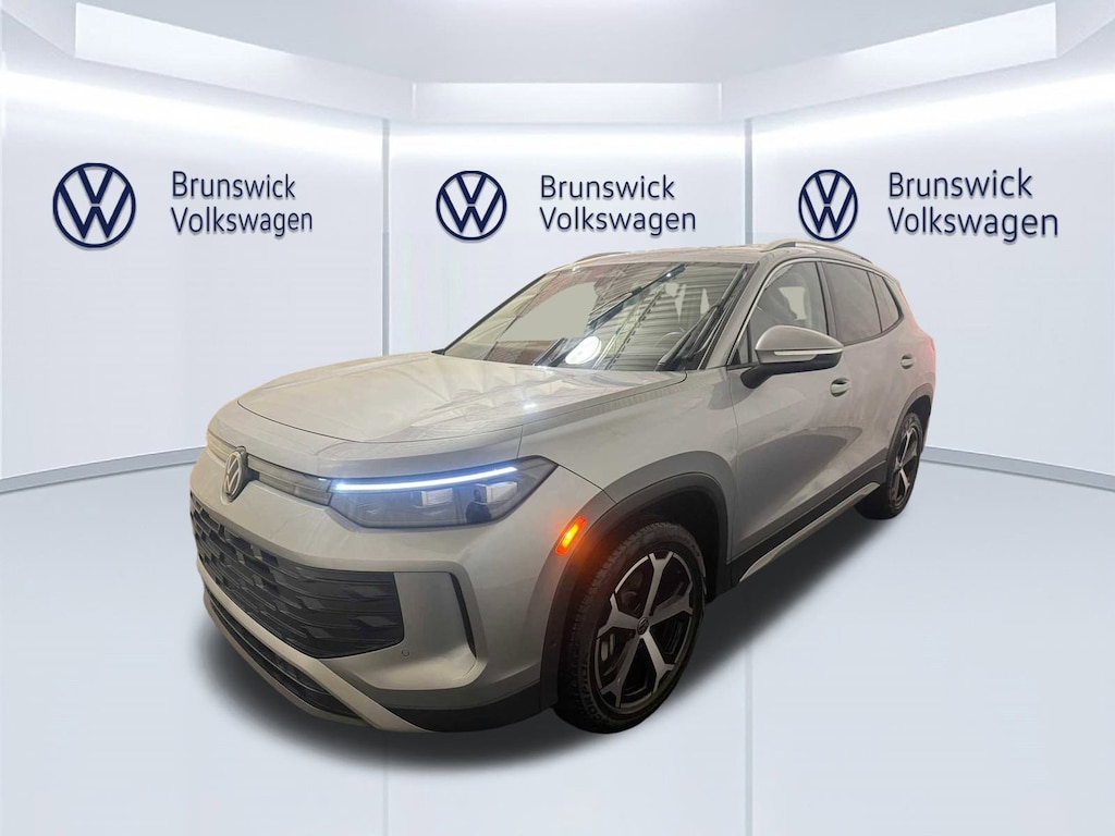 Used 2025 Volkswagen Tiguan 2.0T SE SUV