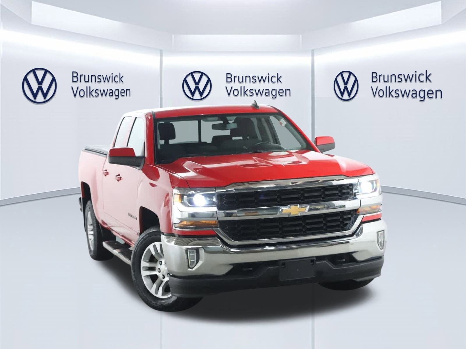 2018 Chevrolet Silverado 1500 LT photo 2