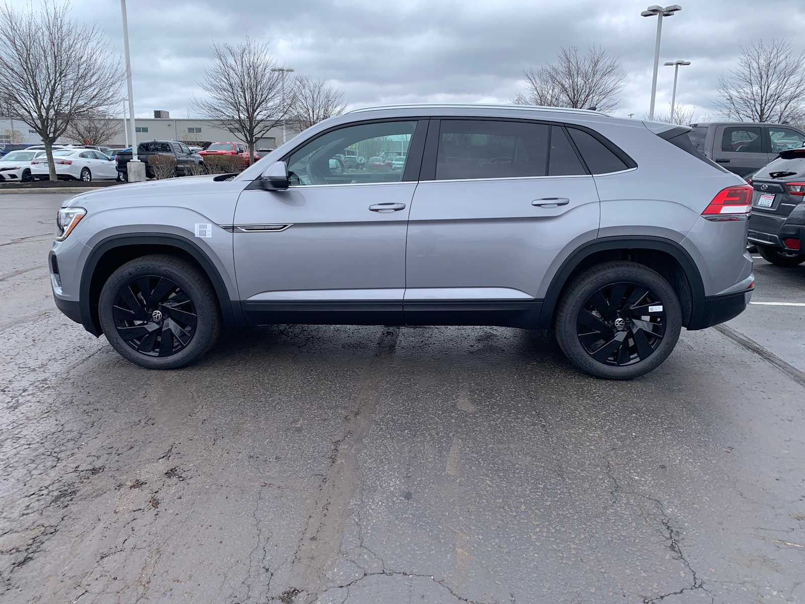 2025 Volkswagen Atlas Cross Sport SE Technology photo 3