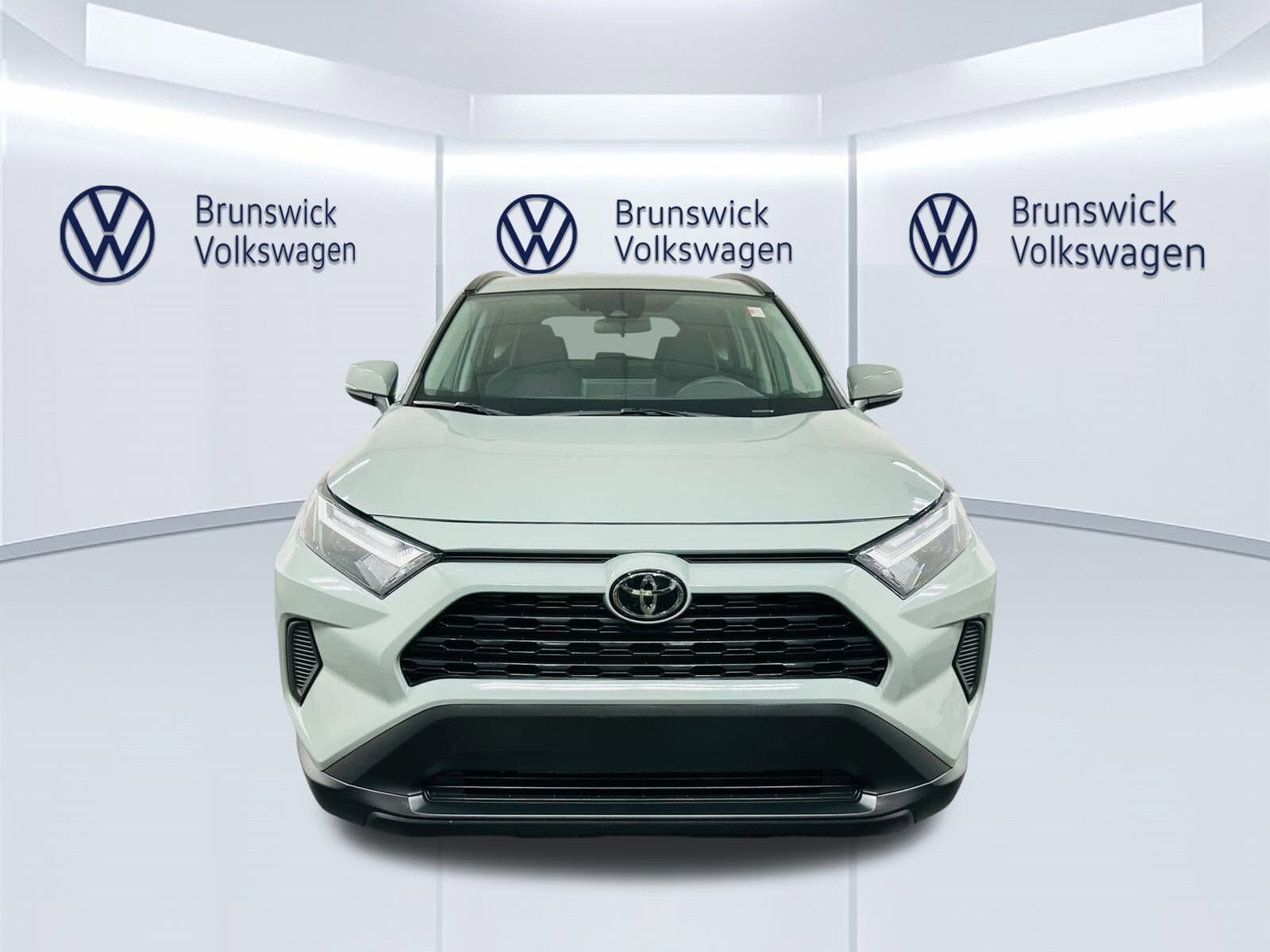2023 Toyota RAV4 XLE photo 2