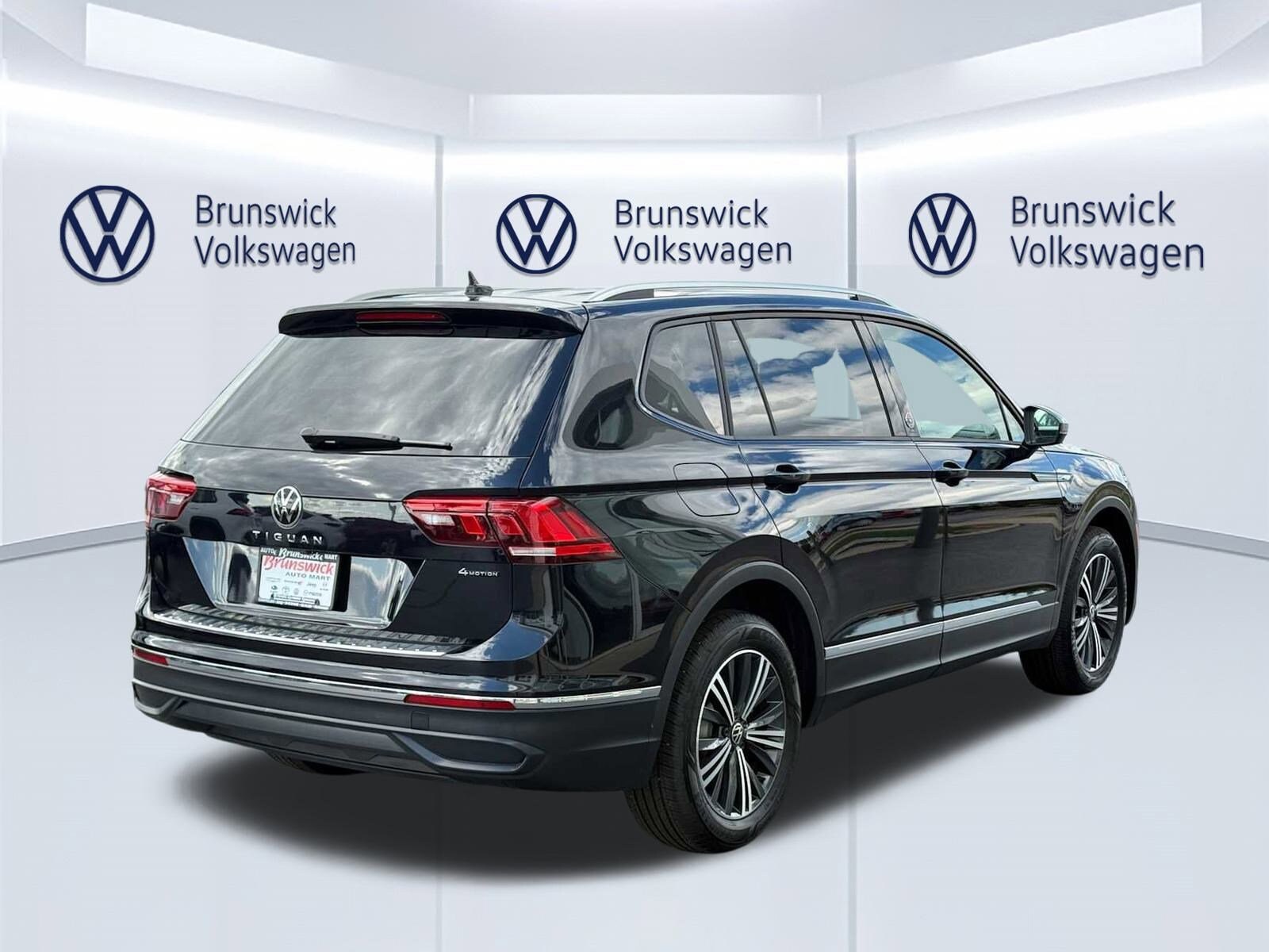 2024 Volkswagen Tiguan Wolfsburg Edition photo 3