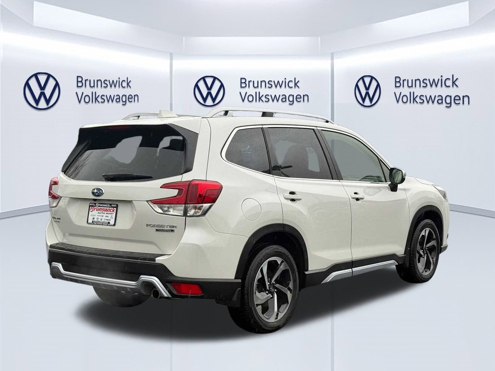 2023 Subaru Forester Touring photo 3