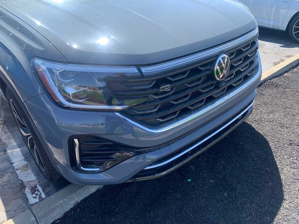 New 2025 Volkswagen Atlas Cross Sport 2.0T SEL Premium R-Line 4MOTION