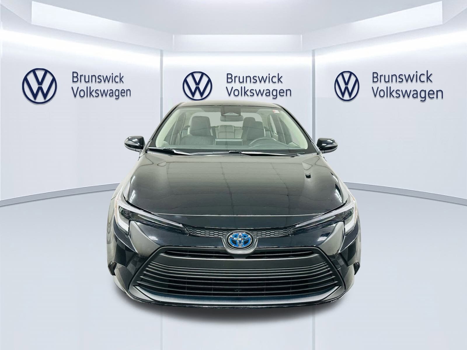 2023 Toyota Corolla Hybrid LE photo 2