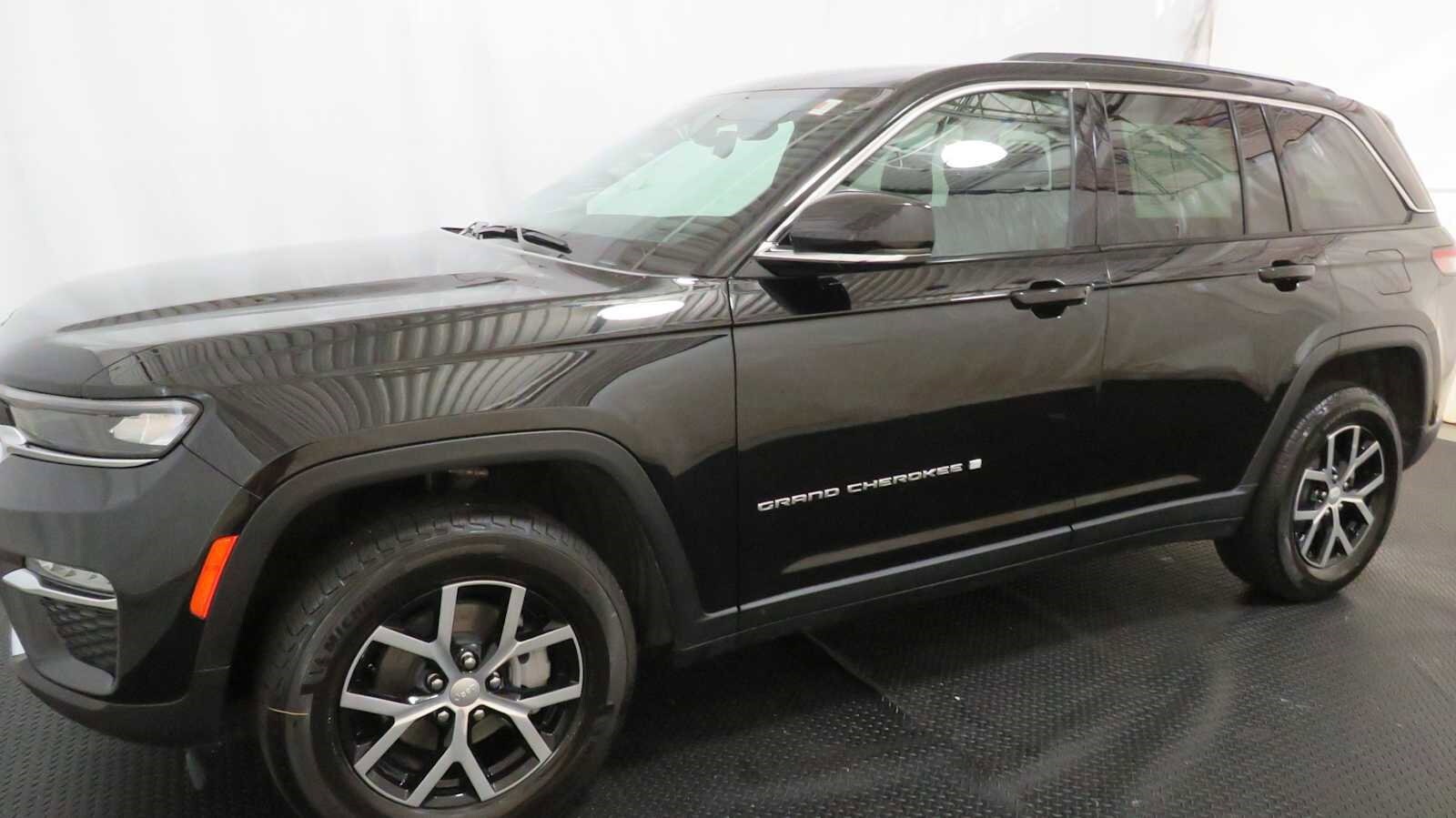2024 Jeep Grand Cherokee Limited photo 2