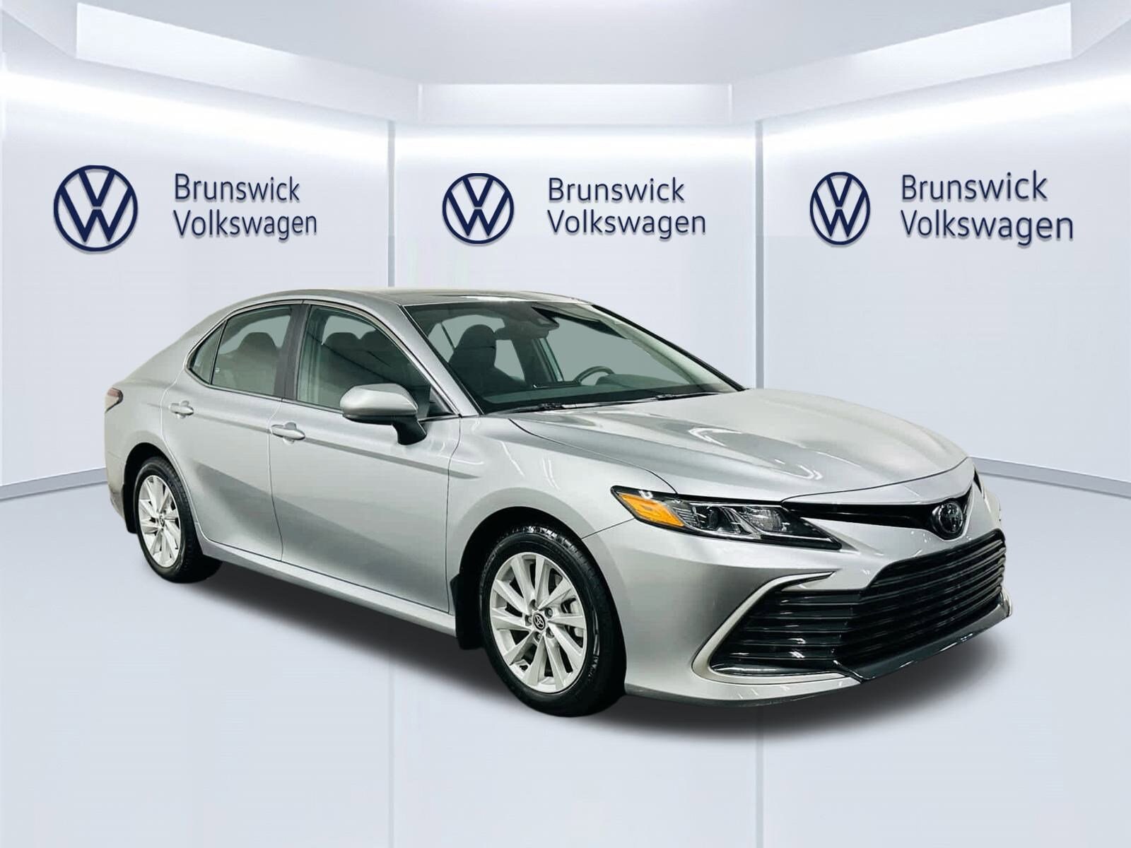 2023 Toyota Camry LE photo 3