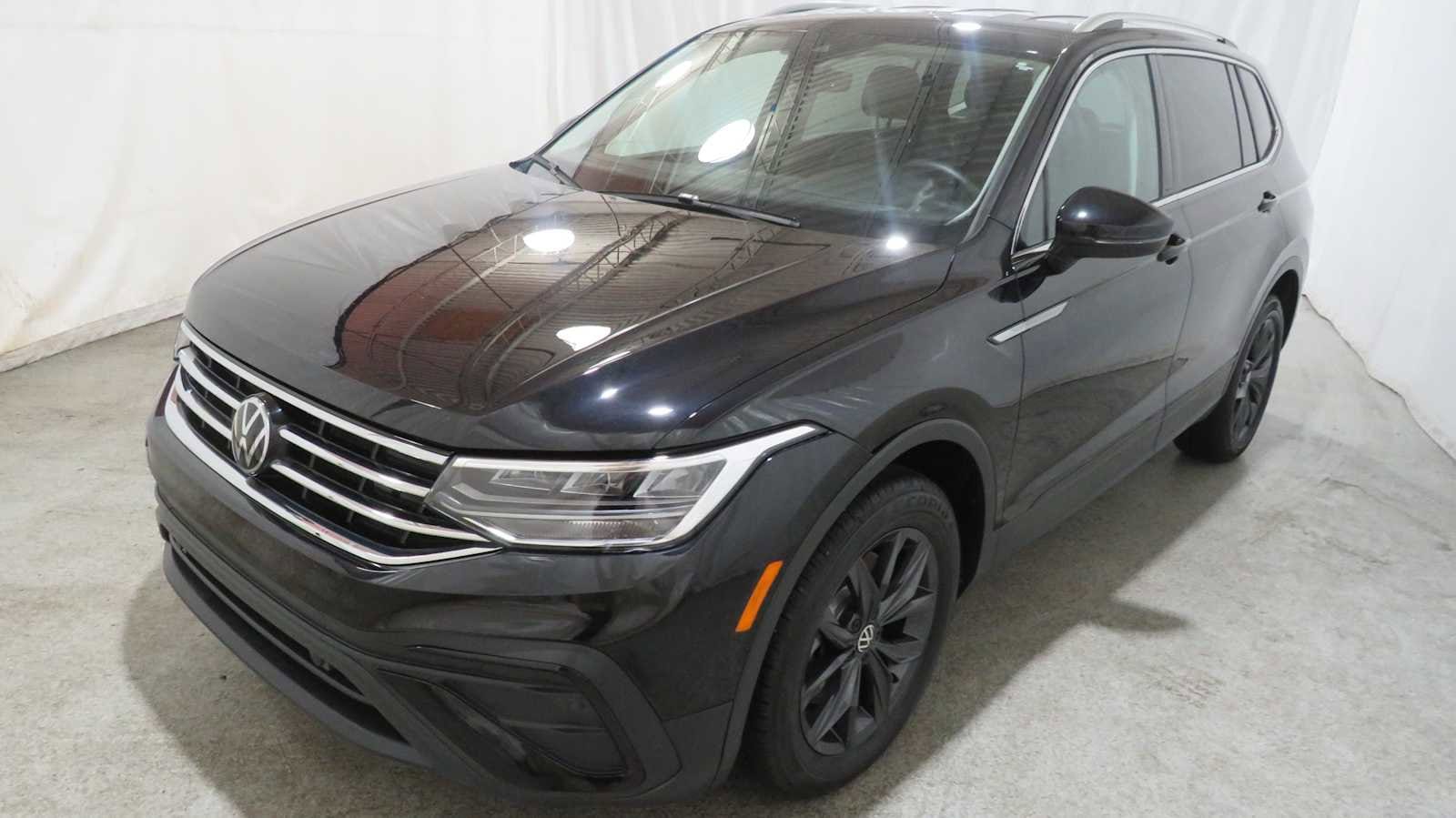 Used 2024 Volkswagen Tiguan SE with VIN 3VV2B7AX1RM046522 for sale in Brunswick, OH