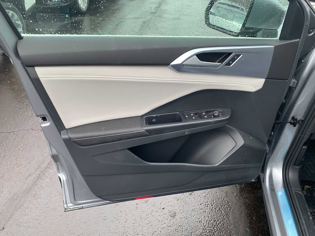 New 2026 Volkswagen Taos SE 4MOTION