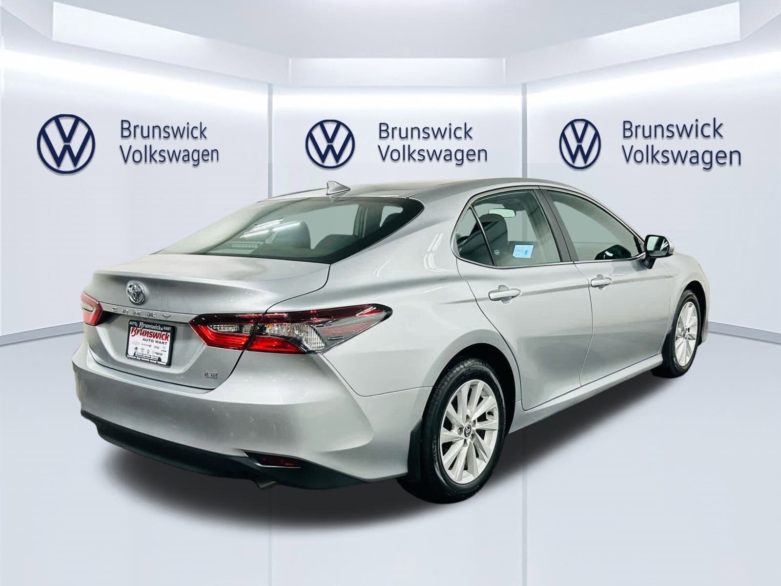 2023 Toyota Camry LE photo 4