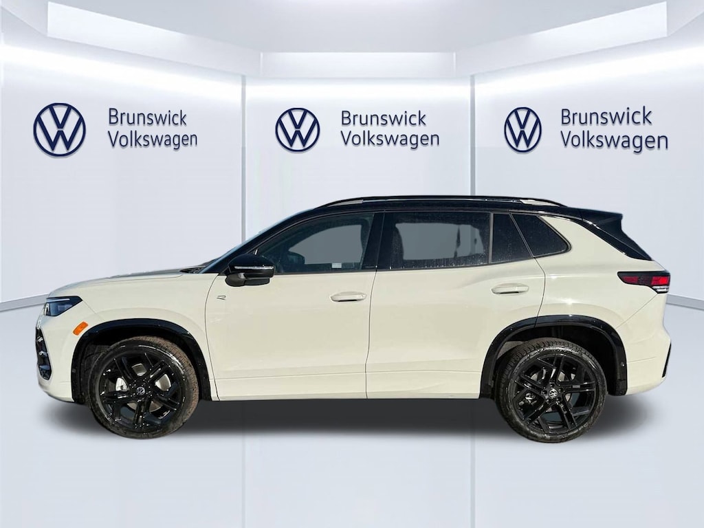 New 2026 Volkswagen Tiguan SE R-Line Black 2.0T 4MOTION