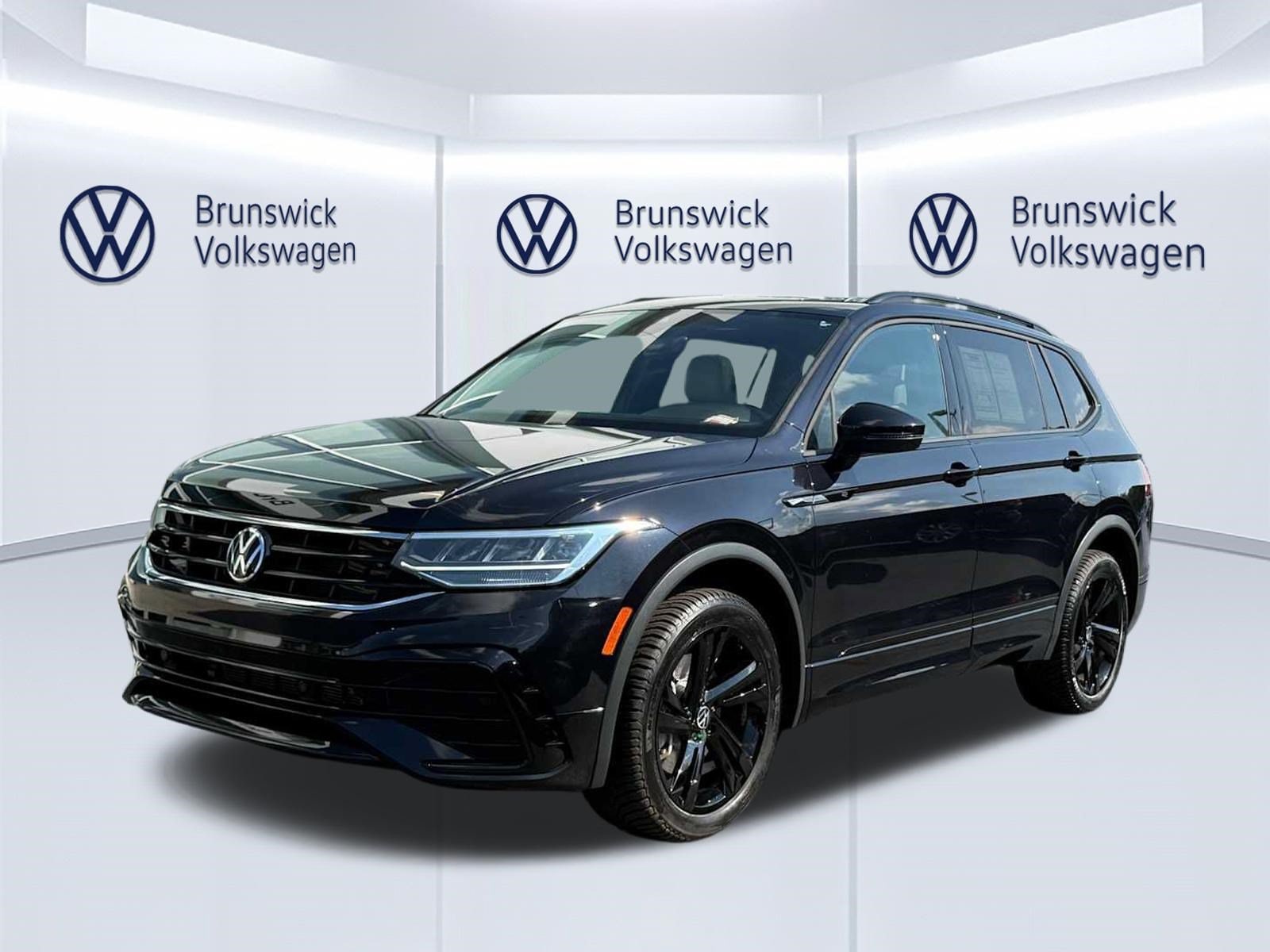 2023 Volkswagen Tiguan SE R-LINE BLACK