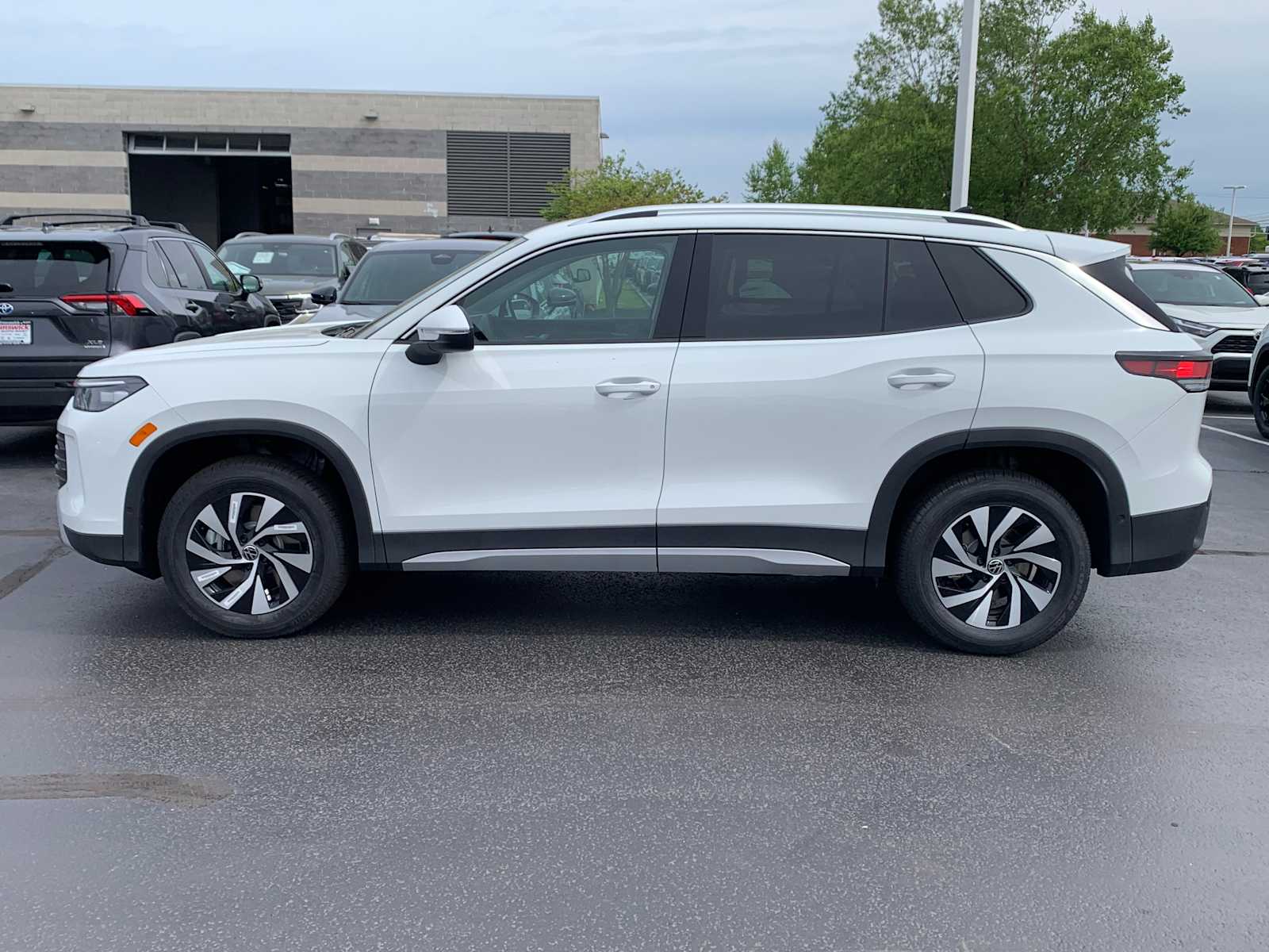2025 Volkswagen Tiguan S photo 3