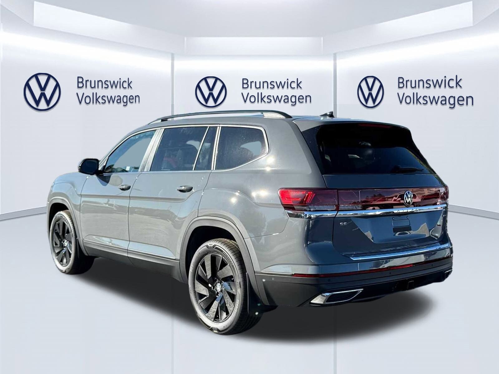2026 Volkswagen Atlas SE Technology photo 3
