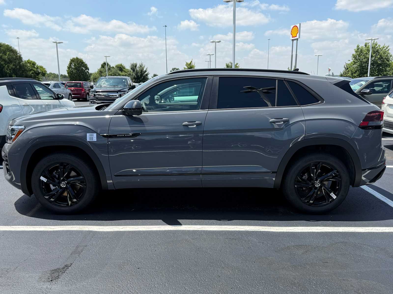 2025 Volkswagen Atlas Cross Sport SEL R-Line photo 3